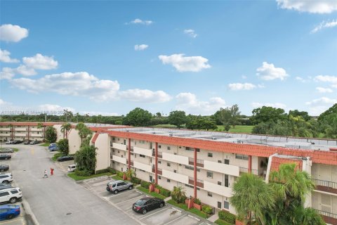 Condominio en venta en Pembroke Pines, Florida, 1 dormitorio, 83.61 m2 № 1229798 - foto 26