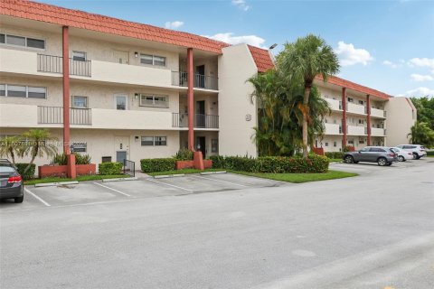 Condominio en venta en Pembroke Pines, Florida, 1 dormitorio, 83.61 m2 № 1229798 - foto 27
