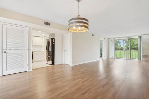 Condominio en venta en Pembroke Pines, Florida, 1 dormitorio, 83.61 m2 № 1229798 - foto 2