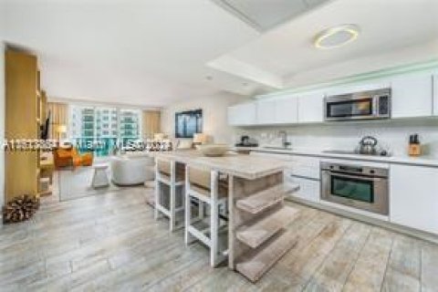 Condominio en venta en Miami Beach, Florida, 1 dormitorio, 80.45 m2 № 1235640 - foto 6