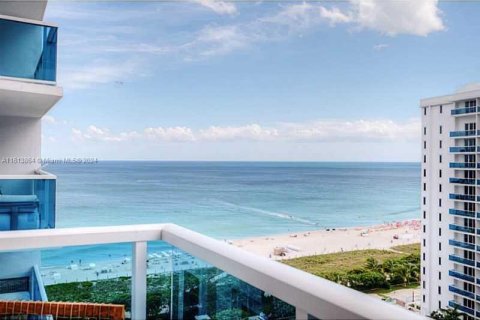 Condo in Miami Beach, Florida, 1 bedroom  № 1235640 - photo 1