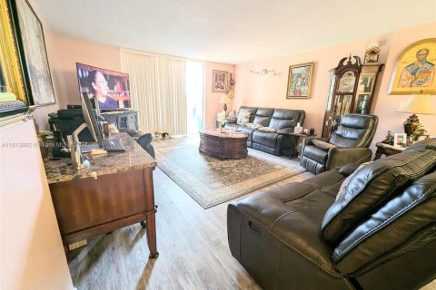 Condominio en venta en Hallandale Beach, Florida, 2 dormitorios, 158.86 m2 № 1235745 - foto 5