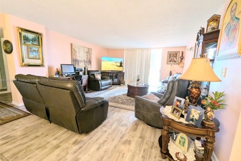 Condominio en venta en Hallandale Beach, Florida, 2 dormitorios, 158.86 m2 № 1235745 - foto 4