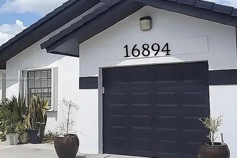 Casa en venta en Hialeah, Florida, 3 dormitorios, 128.39 m2 № 1378585 - foto 1