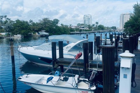 Condo in Fort Lauderdale, Florida, 2 bedrooms  № 1080832 - photo 2