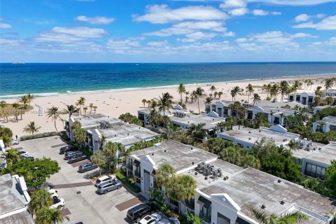 Condo in Fort Lauderdale, Florida, 2 bedrooms  № 1080832 - photo 17