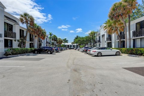 Condo in Fort Lauderdale, Florida, 2 bedrooms  № 1080832 - photo 11