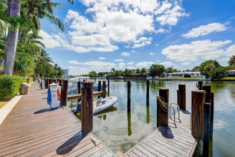 Condo in Fort Lauderdale, Florida, 2 bedrooms  № 1080832 - photo 13