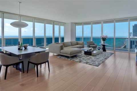 Copropriété à louer à Hallandale Beach, Floride: 3 chambres, 191.84 m2 № 953623 - photo 11