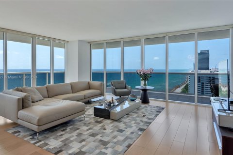 Copropriété à louer à Hallandale Beach, Floride: 3 chambres, 191.84 m2 № 953623 - photo 12