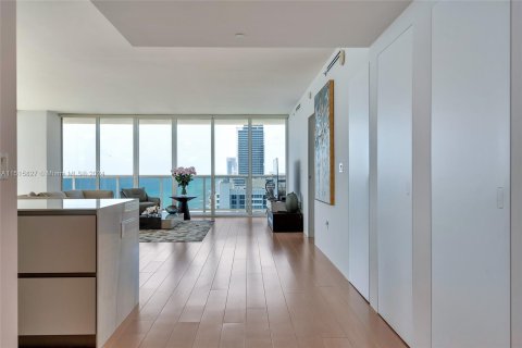 Copropriété à louer à Hallandale Beach, Floride: 3 chambres, 191.84 m2 № 953623 - photo 2