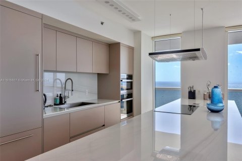 Copropriété à louer à Hallandale Beach, Floride: 3 chambres, 191.84 m2 № 953623 - photo 6