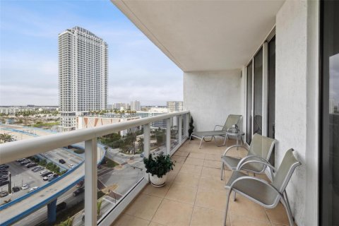 Condominio en venta en Hallandale Beach, Florida, 2 dormitorios, 100.89 m2 № 953618 - foto 10