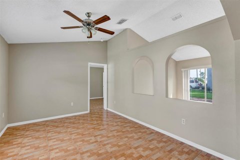 House in Kissimmee, Florida 4 bedrooms, 153.47 sq.m. № 1369331 - photo 13