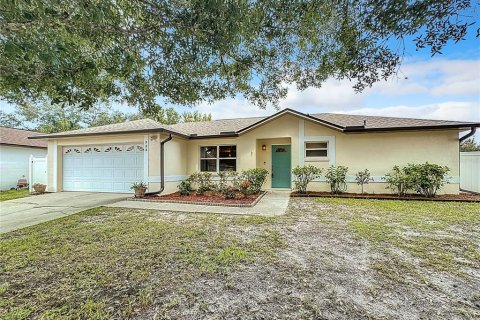 Villa ou maison à vendre à Kissimmee, Floride: 4 chambres, 170.38 m2 № 1369330 - photo 1