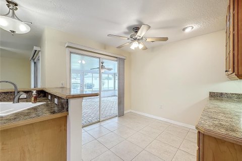 Villa ou maison à vendre à Kissimmee, Floride: 4 chambres, 170.38 m2 № 1369330 - photo 10