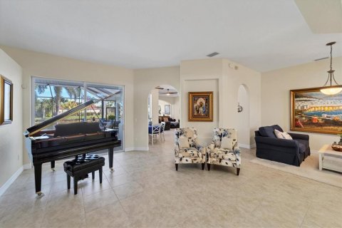 House in Port Charlotte, Florida 4 bedrooms, 244.15 sq.m. № 864817 - photo 7