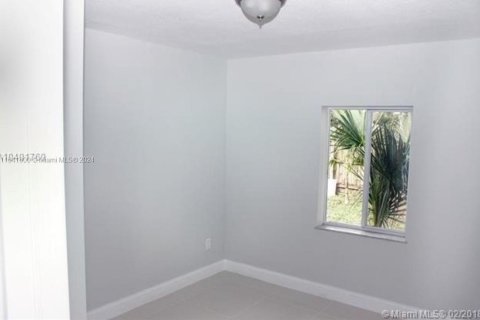 House in Lauderdale Lakes, Florida 3 bedrooms, 108.14 sq.m. № 1321118 - photo 20