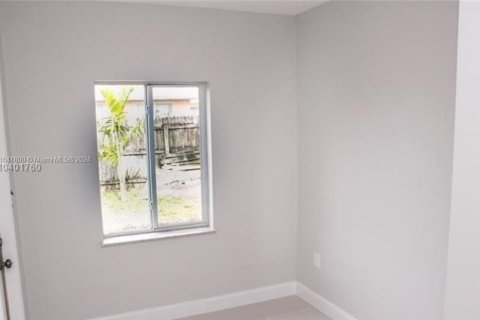 House in Lauderdale Lakes, Florida 3 bedrooms, 108.14 sq.m. № 1321118 - photo 16