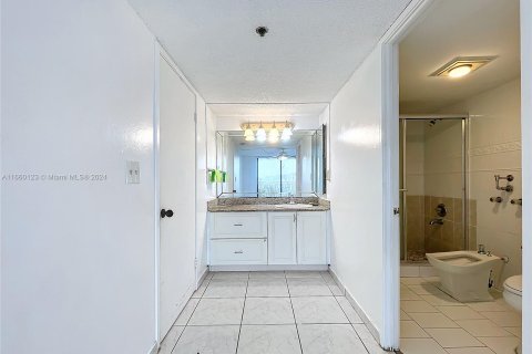 Condominio en venta en Sunny Isles Beach, Florida, 2 dormitorios, 140 m2 № 1365625 - foto 28