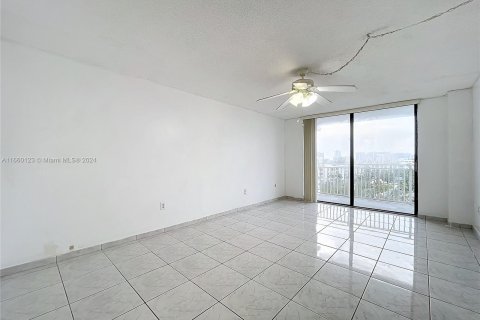 Condo in Sunny Isles Beach, Florida, 2 bedrooms  № 1365625 - photo 24