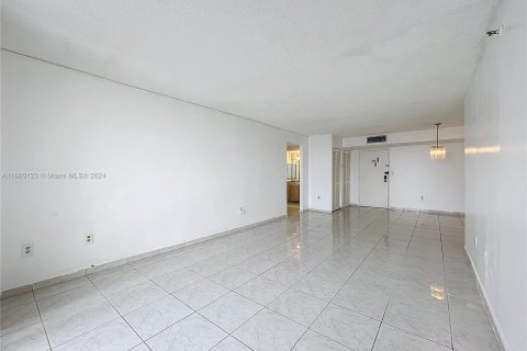 Condominio en venta en Sunny Isles Beach, Florida, 2 dormitorios, 140 m2 № 1365625 - foto 15