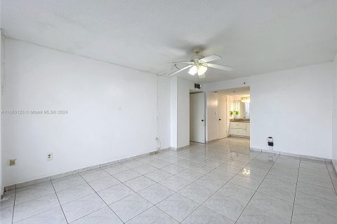 Condominio en venta en Sunny Isles Beach, Florida, 2 dormitorios, 140 m2 № 1365625 - foto 26