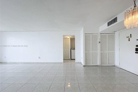 Copropriété à vendre à Sunny Isles Beach, Floride: 2 chambres, 140 m2 № 1365625 - photo 9