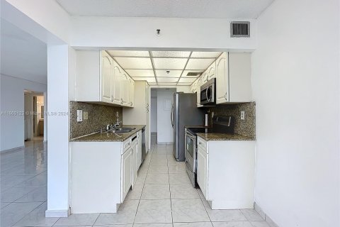 Copropriété à vendre à Sunny Isles Beach, Floride: 2 chambres, 140 m2 № 1365625 - photo 18