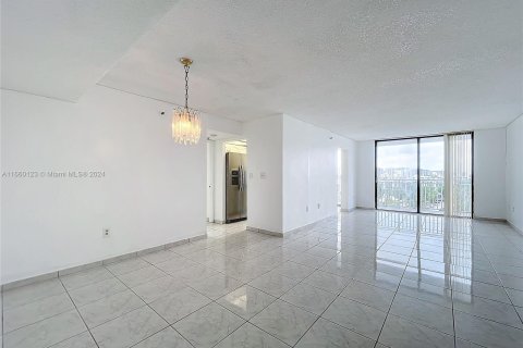 Condominio en venta en Sunny Isles Beach, Florida, 2 dormitorios, 140 m2 № 1365625 - foto 12