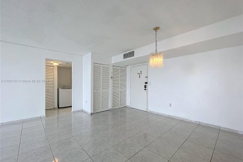 Condominio en venta en Sunny Isles Beach, Florida, 2 dormitorios, 140 m2 № 1365625 - foto 10