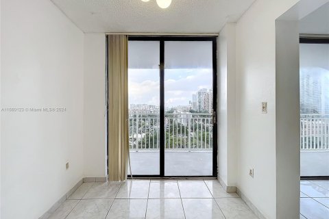 Condominio en venta en Sunny Isles Beach, Florida, 2 dormitorios, 140 m2 № 1365625 - foto 16