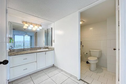 Condominio en venta en Sunny Isles Beach, Florida, 2 dormitorios, 140 m2 № 1365625 - foto 29