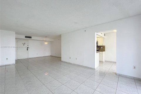 Condominio en venta en Sunny Isles Beach, Florida, 2 dormitorios, 140 m2 № 1365625 - foto 13