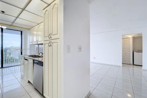 Condominio en venta en Sunny Isles Beach, Florida, 2 dormitorios, 140 m2 № 1365625 - foto 23