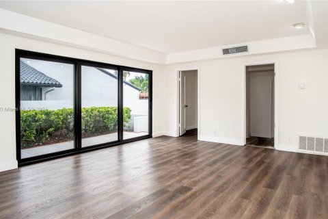 Villa ou maison à vendre à Miami, Floride: 4 chambres, 450.48 m2 № 1365572 - photo 16