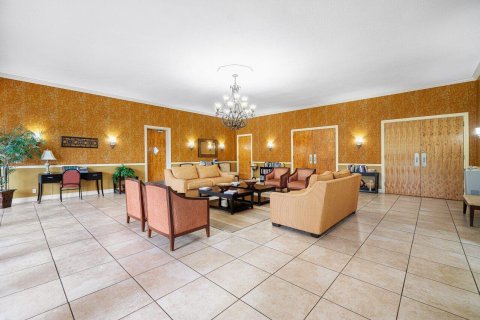 Condominio en venta en Palm Springs, Florida, 1 dormitorio, 65.5 m2 № 1159897 - foto 2
