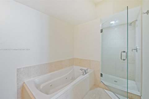 Copropriété à vendre à Aventura, Floride: 2 chambres, 116.78 m2 № 1237136 - photo 24