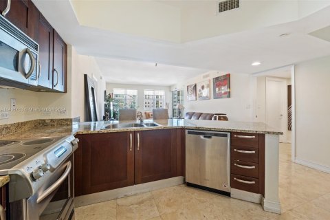 Condo in Aventura, Florida, 2 bedrooms  № 1237136 - photo 9