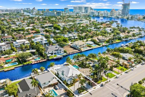 Villa ou maison à vendre à Fort Lauderdale, Floride: 5 chambres, 426.98 m2 № 1103186 - photo 1