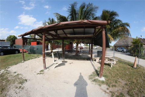 Propiedad comercial en venta en Miami, Florida № 1161471 - foto 20