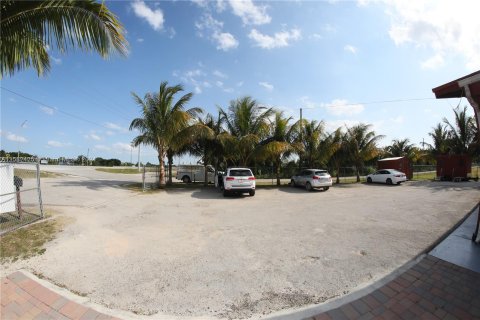 Propiedad comercial en venta en Miami, Florida № 1161471 - foto 9