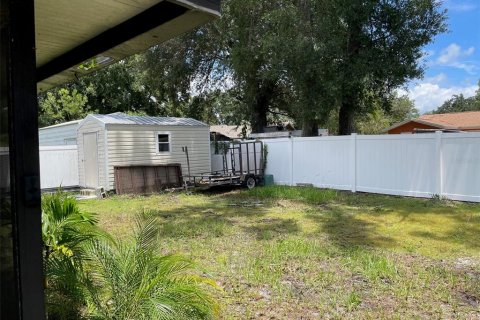 House in Tampa, Florida 4 bedrooms, 101.08 sq.m. № 1314572 - photo 4