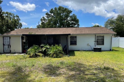 House in Tampa, Florida 4 bedrooms, 101.08 sq.m. № 1314572 - photo 2