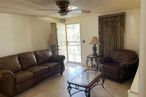 Casa en venta en Tampa, Florida, 4 dormitorios, 101.08 m2 № 1314572 - foto 6