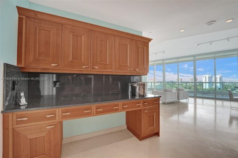 Condominio en venta en Aventura, Florida, 2 dormitorios, 191.01 m2 № 1282673 - foto 12