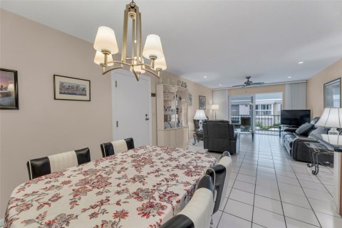 Condo in Fort Lauderdale, Florida, 2 bedrooms  № 1132896 - photo 22