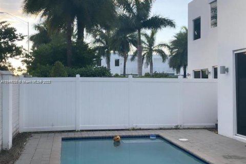 Casa en venta en Doral, Florida, 5 dormitorios, 305.83 m2 № 1544 - foto 6