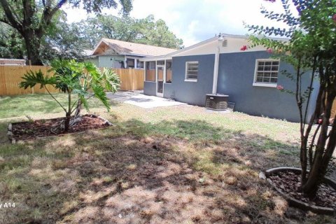 House in Tampa, Florida 4 bedrooms, 127.18 sq.m. № 1434719 - photo 30