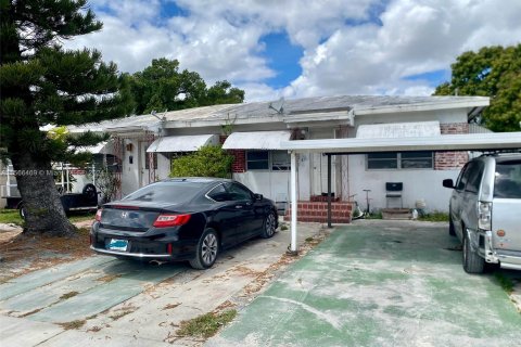 Commercial property in Hialeah, Florida 179.12 sq.m. № 1103058 - photo 10